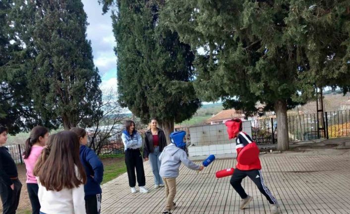 Babaeski’de üniversite öğrencilerinden köy okulunda anlamlı faaliyet