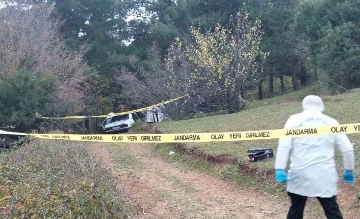 Boşandığı eşini otomobilde vurup canına kıydı
