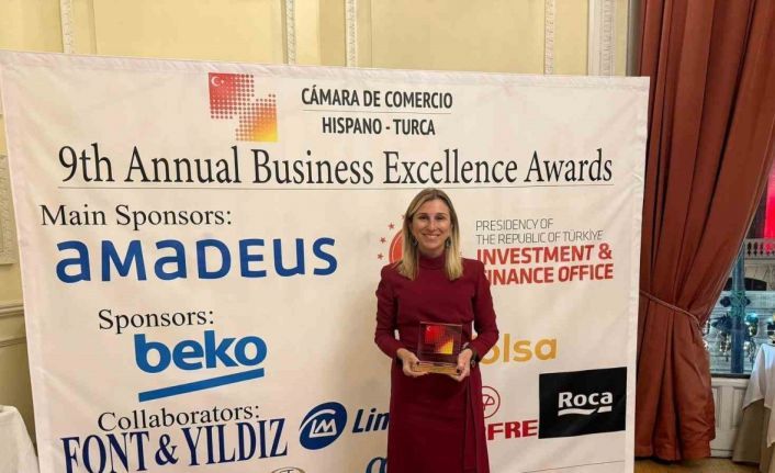 Ebru Özdemir’e İspanya’dan ‘Mesleki Liyakat Ödülü’