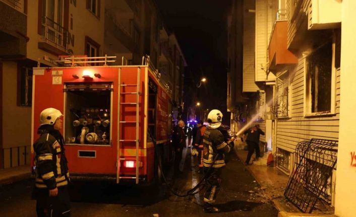 Elazığ’da ev yangını: 2 kişi dumandan etkilendi