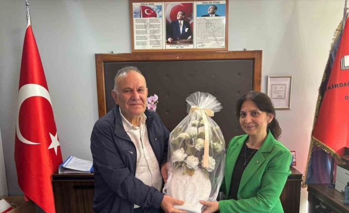 Emekli olan 38 yıllık öğretmene duygusal veda