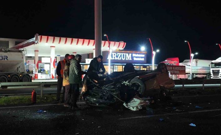 Otomobil tıra arkadan çarpıp takla attı: 1 ölü, 1’i ağır 3 yaralı