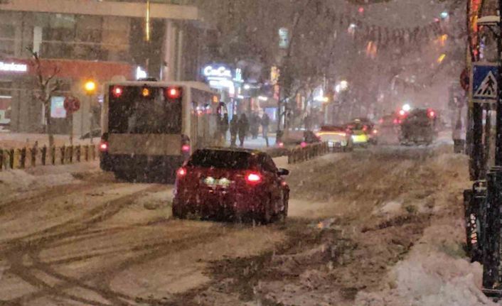 Elazığ’da kar yağışı etkisini sürdürüyor