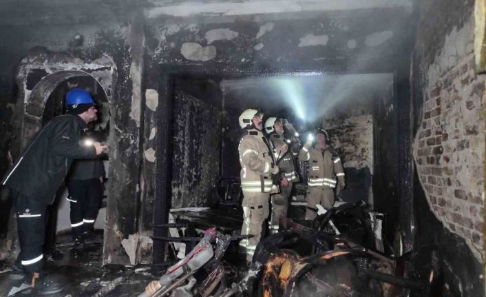 Kadıköy’de korkutan yangın: 1’i ağır 8 yaralı