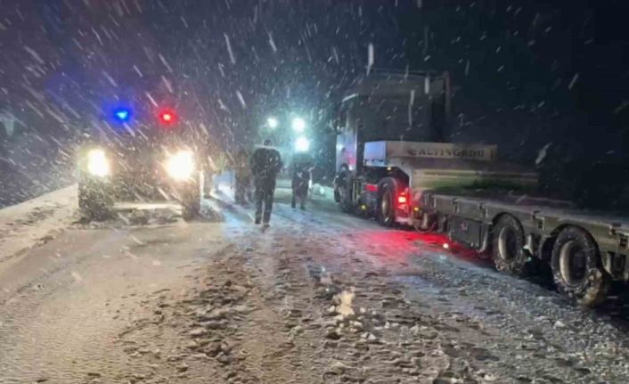 Yolda kalanların yardımına polis ve jandarma yetişti