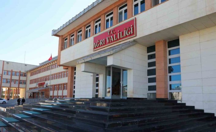 Ağrı’da kar yağışı nedeniyle köy okulları ve taşımalı eğitime ara