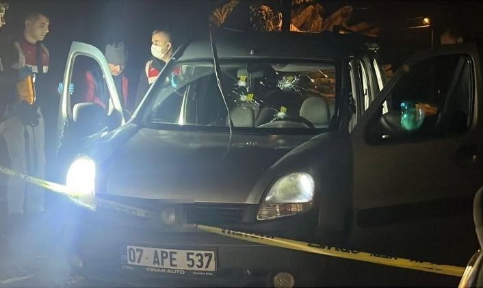 Alanya’da seyir halindeki araca silahlı saldırı: 1 ölü