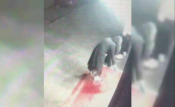 Apartmanda büyü paniği: Karanlıkta gelip idrar ve toz döktüler