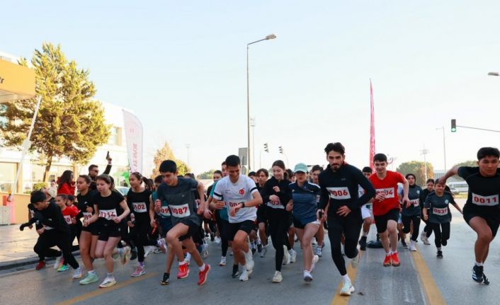 Atatürk Yol Koşusunda dereceye giren sporcular ödüllendirildi