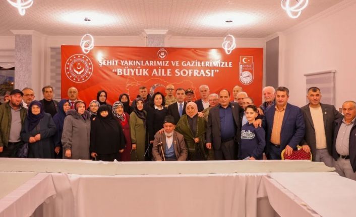 Bayburt’ta "Büyük Aile Sofraları" iftarı şehit aileleri ve gazilerle paylaşıldı