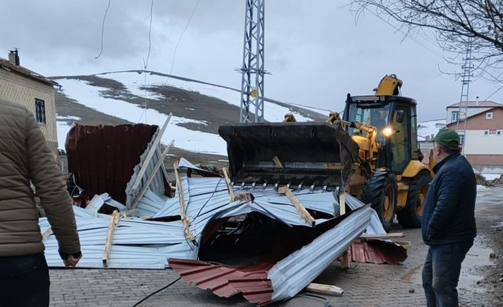Bünyan’da şiddetli rüzgârın izleri hızla silindi