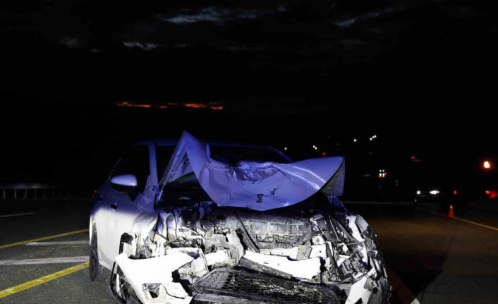 Elazığ’da iki otomobil çarpıştı: 1’i ağır 3 yaralı