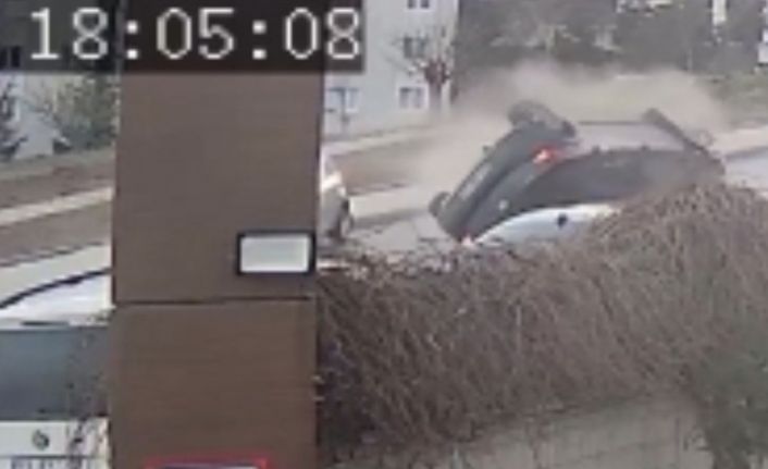 Elazığ’da otomobilin ters döndüğü kazanın görüntüleri ortaya çıktı