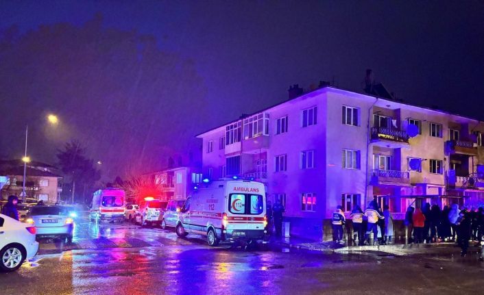 Erzincan’da yangın: 3’ü çocuk 8 kişi dumandan etkilendi