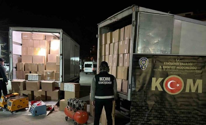 Eskişehir’de 5 milyon 800 bin makaron ve kilolarca kaçak tütün ele geçirildi