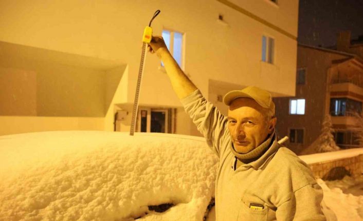 Güzelyurt beyaza bürüdü: Kar kalınlığı 14 santimetreye ulaştı
