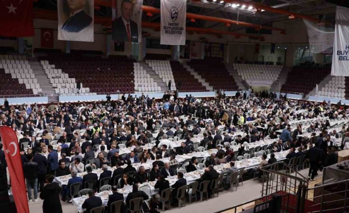 Hataylılar, Hatay Büyükşehir Belediyesi’nin iftar sofrasında buluştu