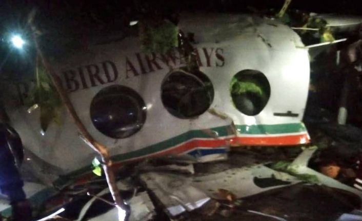 Hindistan’da içerisinde 7 kişinin bulunduğu ambulans uçak düştü