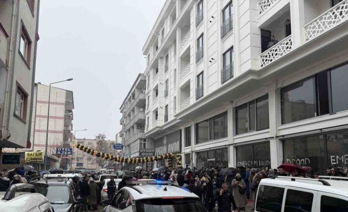 Iğdır’da AVM açılışı izdiham endişesiyle iptal edildi