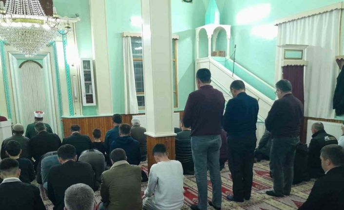 Karapınar’da ilk teravih namazı kılındı