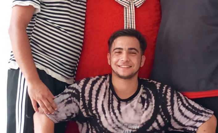 Kocaeli’de tribünden düşen genç taraftar hayatını kaybetti