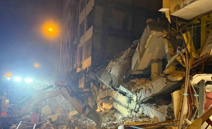 Kontrollü yıkımda çöken binada canlı izine rastlanmadı