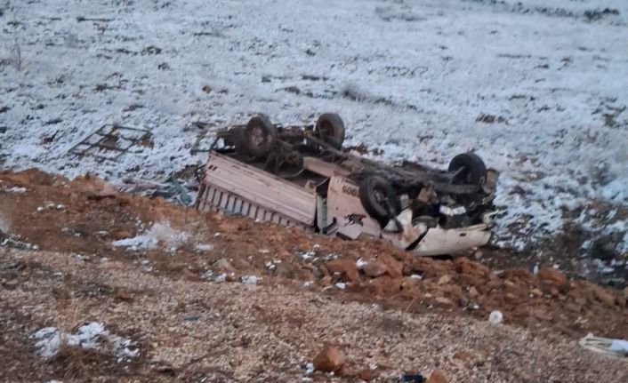 Konya’da kamyonet şarampole devrildi: 4 yaralı