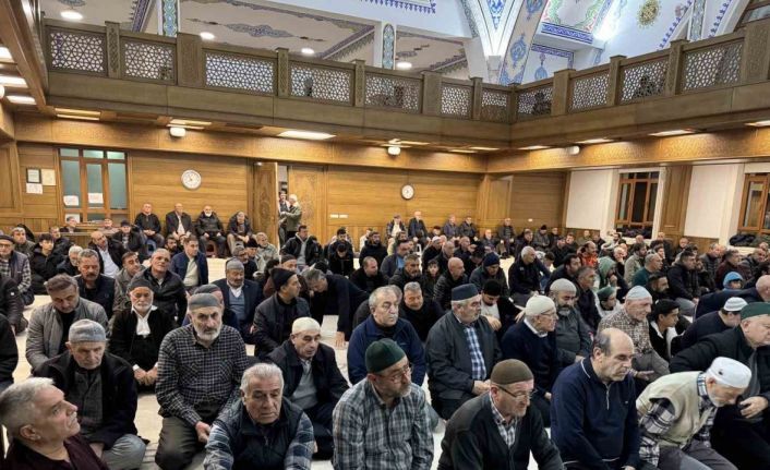 Kulu’da ilk teravih namazında camiler doldu