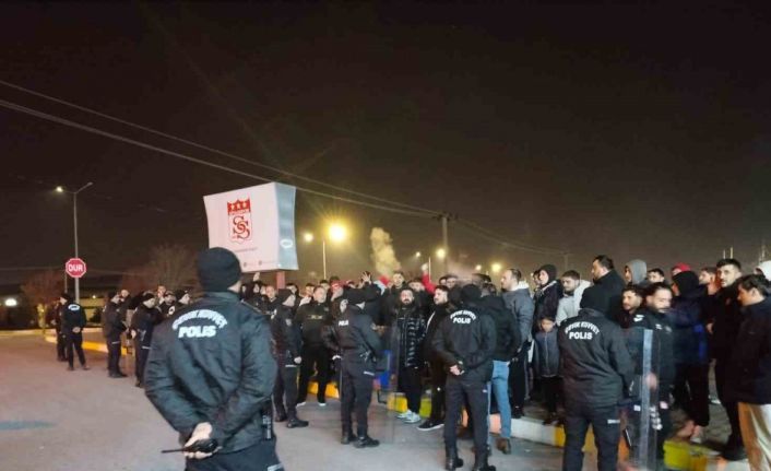 Sivasspor’a taraftarlardan tesislerde protesto
