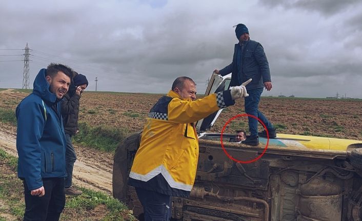 Tekirdağ’da PTT kargo aracı devrildi: 1 yaralı