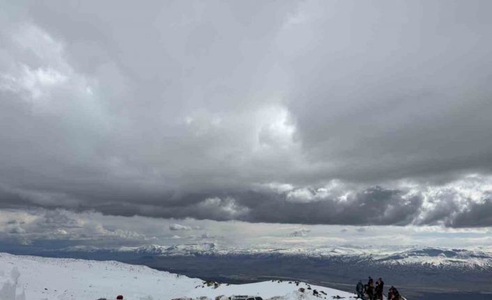 Ağrı Dağı’nda kaybolan dağcı için arama çalışması başlatıldı