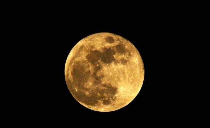 Ahlat’ta dolunay hayranlık uyandırdı