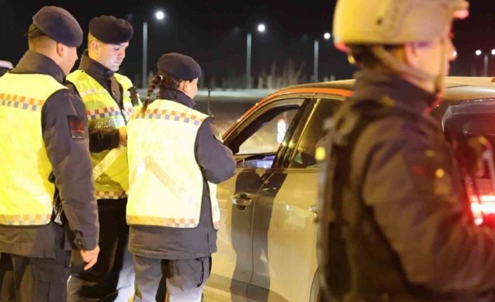 Aksaray’da jandarma ekipleri uygulamalarını sürdürüyor