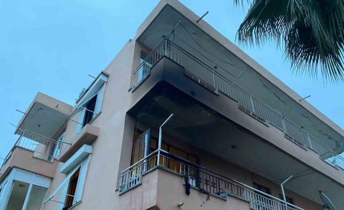 Apartman dairesinde yangın: 1 kişi dumandan etkilendi