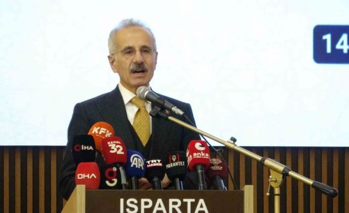 Bakan Uraloğlu: "Hürmüz Boğazı’nda Türk bayraklı gemiler için ISPS Güvenlik Seviyesi 3’e çıkardık, karayolu taşımacılarımıza güvenli güzergahlar sağladık"