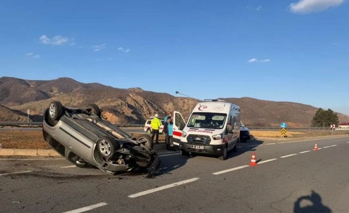 Bingöl’de otomobil takla attı: 2 yaralı