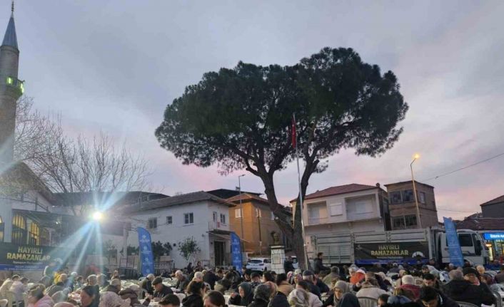 Büyükşehir’in iftar sofraları vatandaşları buluşturuyor