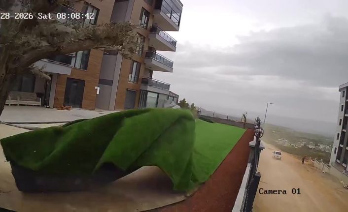 Denizli’deki fırtınadan Necati ve Saykolar grubunun bas gitaristi de etkilendi