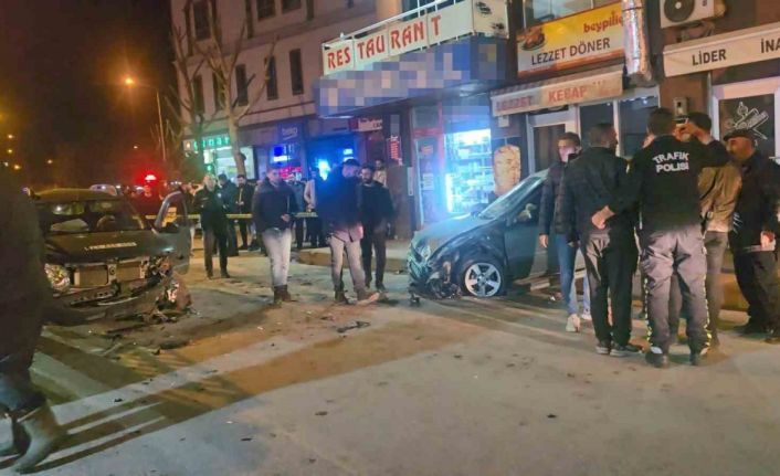 Elazığ’da otomobiller çarpıştı: 1’i ağır 3 yaralı