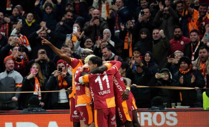 Galatasaray haftayı en yakın rakiplerine karşı 7 puan farkla kapadı
