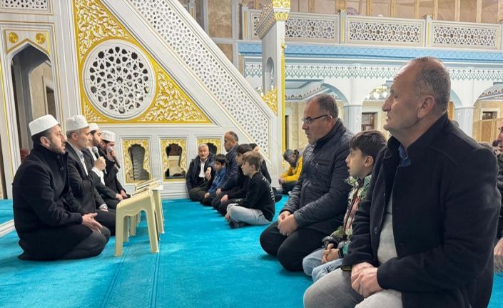 Hakkari’de Kadir Gecesi dualarla idrak edildi