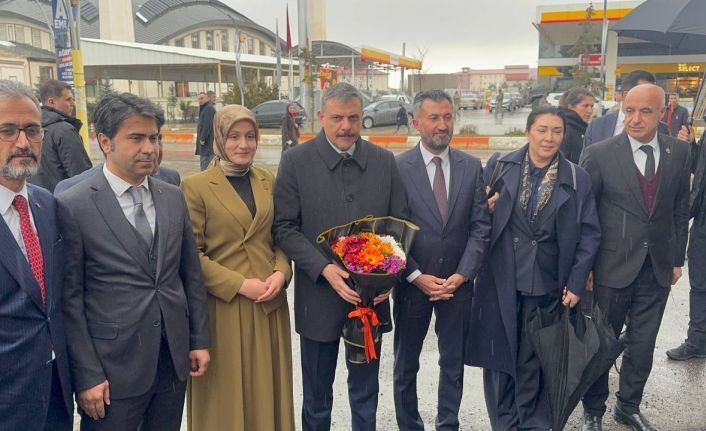 İçişleri Bakanı Çiftçi, AK Parti Ağrı İl Başkanlığını ziyaret etti