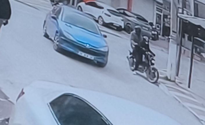 İzmir’deki silahlı kuyumcu soygunu kamerada