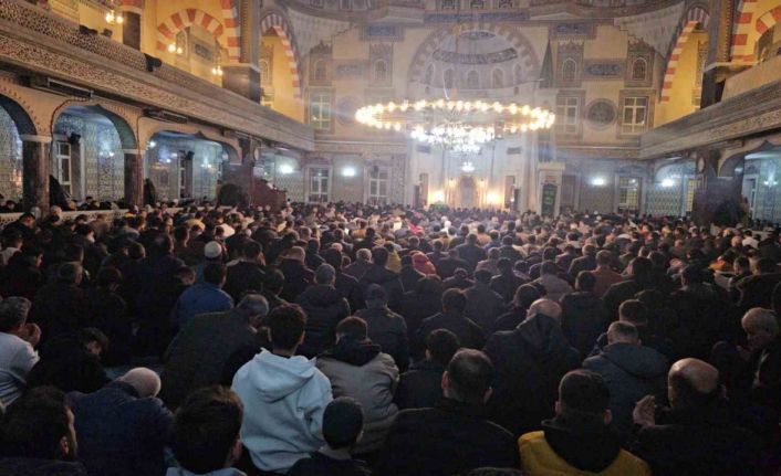 Kadir Gecesi’nde camiler doldu taştı