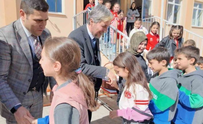 Kütahya Şehit Semih Akyıldız İlkokulu’nda bayramlaşma programı