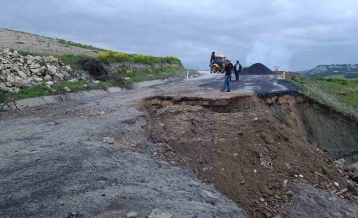 Manisa’da çöken Kula-Selendi karayolu ulaşıma kapatıldı