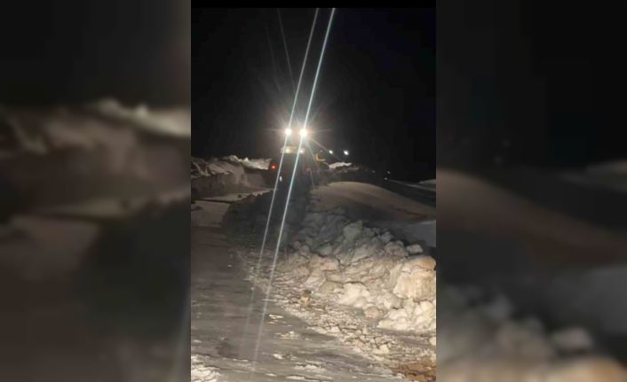 Muş’ta fırtına nedeniyle köy yolu ulaşıma kapandı