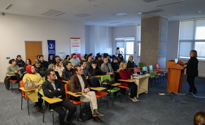 OMÜ’de "Cumhuriyet ve Kadınların Siyasal Temsili" söyleşisi