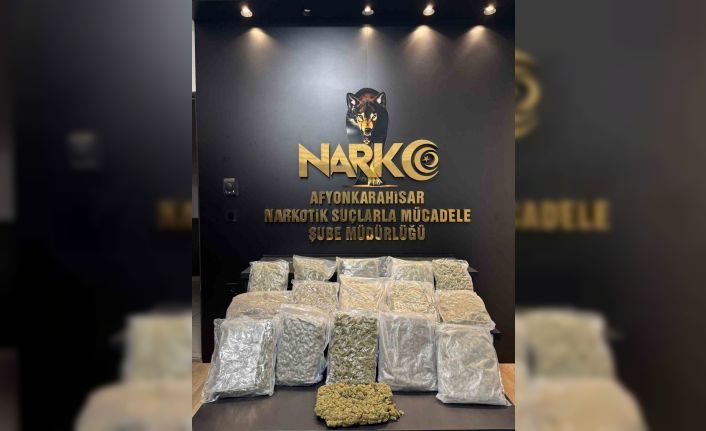 Polis kolilerle taşınan 9 kilogram uyuşturucu madde ele geçirdi