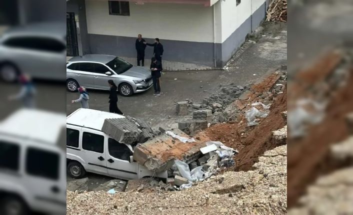 Şanlıurfa’da aşırı yağış istinat duvarını yıktı: O anlar kamerada